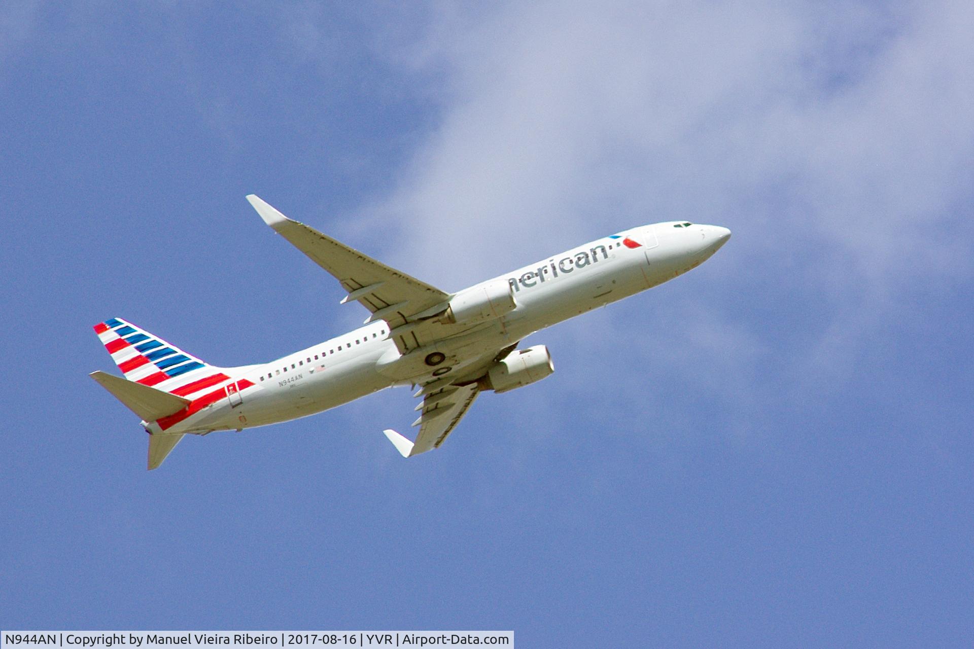 N944AN, 2000 Boeing 737-823 C/N 29535, On its way to DFW