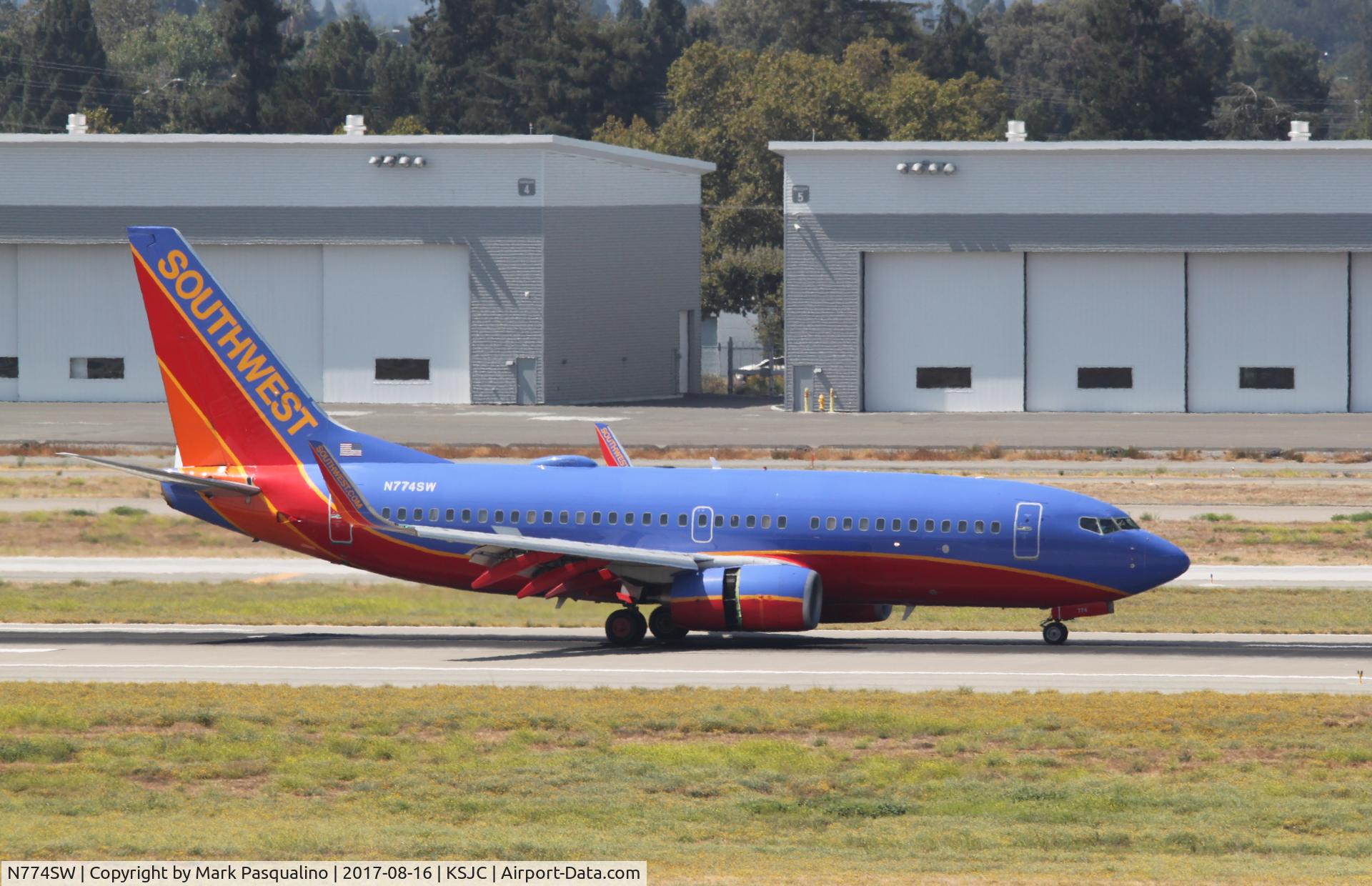 N774SW, 2000 Boeing 737-7H4 C/N 27882, Boeing 737-700