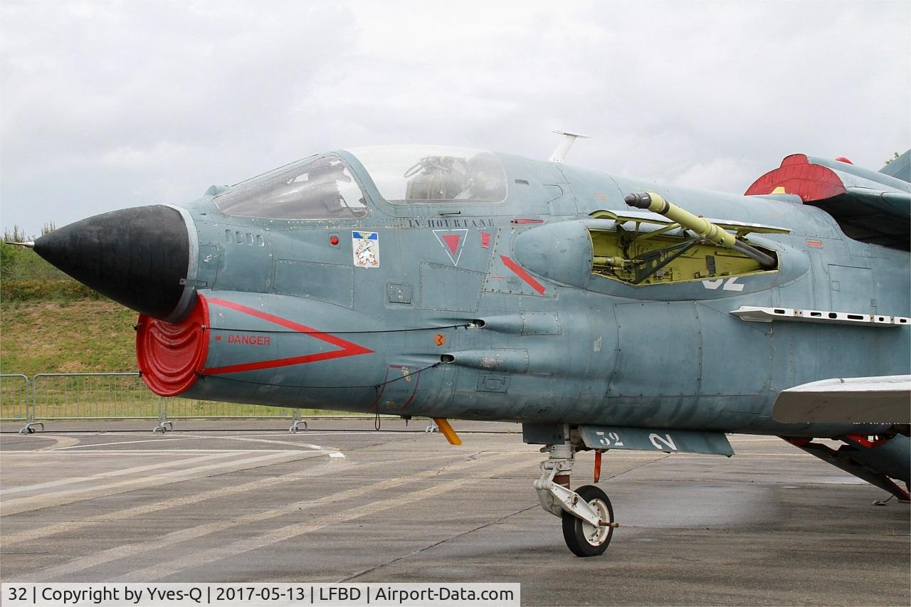 32, Vought F-8E(FN) Crusader C/N 1249, Vought F-8E(FN) Crusader, Preserved  at C.A.E.A museum, Bordeaux-Merignac Air base 106 (LFBD-BOD)
