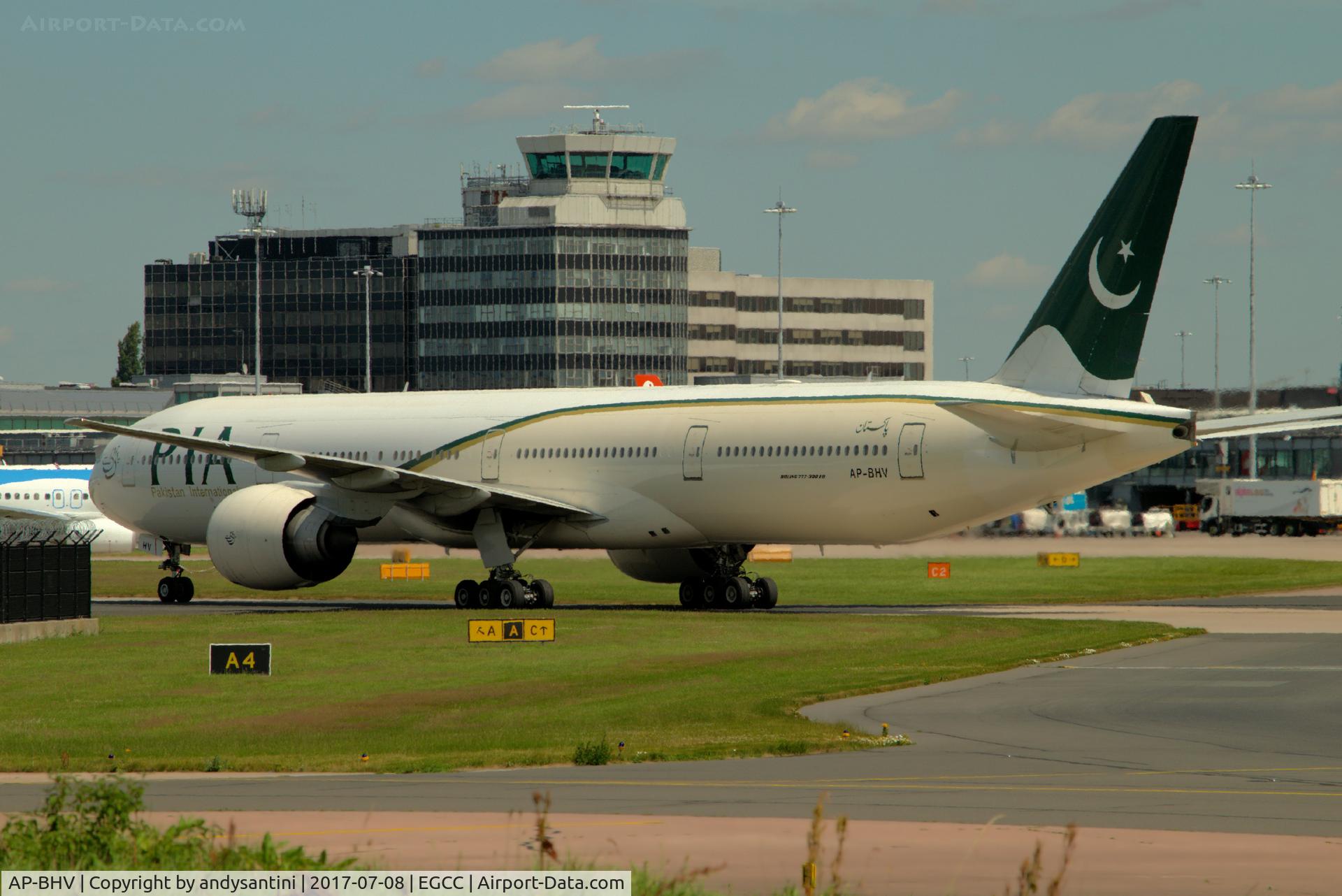 AP-BHV, 2006 Boeing 777-340/ER C/N 33778, taxing round to its gate/stand @EGCC.
