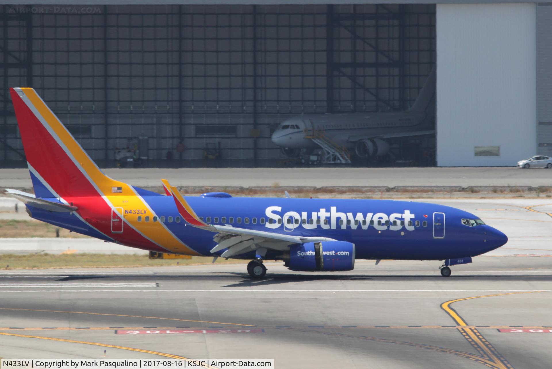 N433LV, 2003 Boeing 737-7H4 C/N 33716, Boeing 737-700