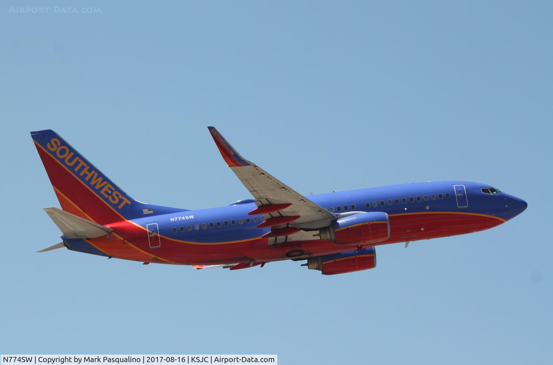 N774SW, 2000 Boeing 737-7H4 C/N 27882, Boeing 737-700