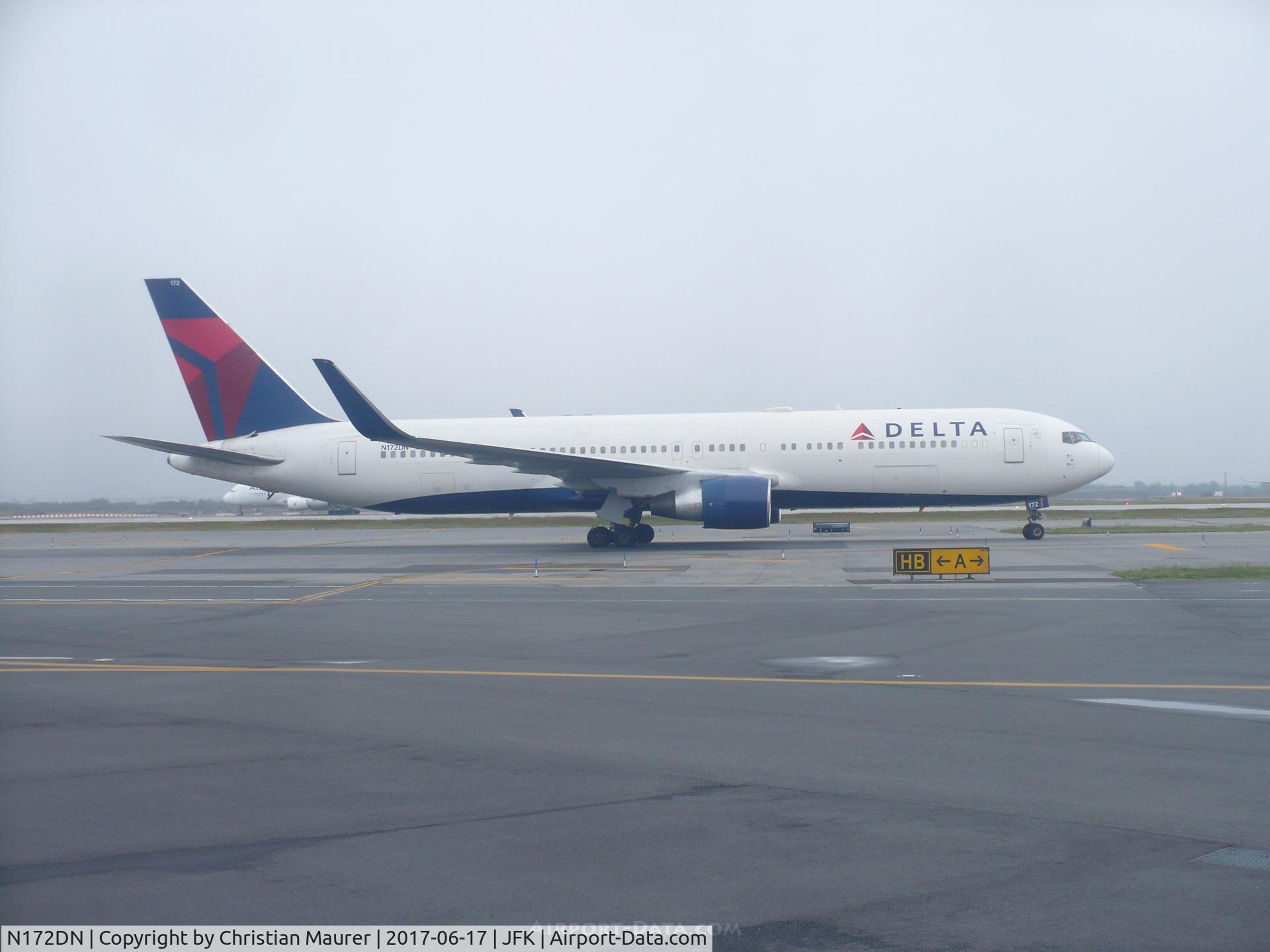N172DN, 1990 Boeing 767-332 C/N 24775, Boeing 767-300ER
