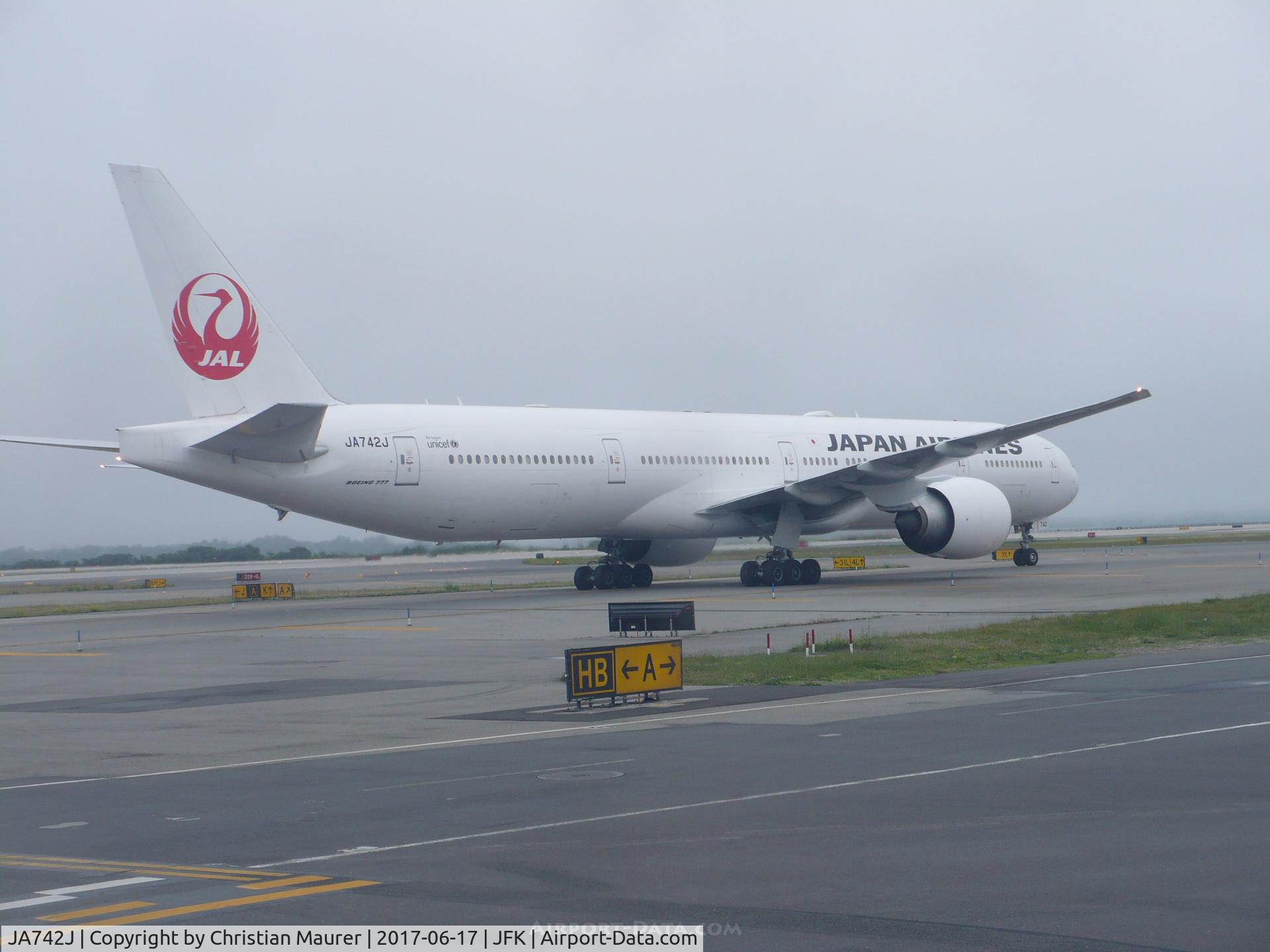 JA742J, 2009 Boeing 777-346/ER C/N 36129, JAL Boeing 777-300ER