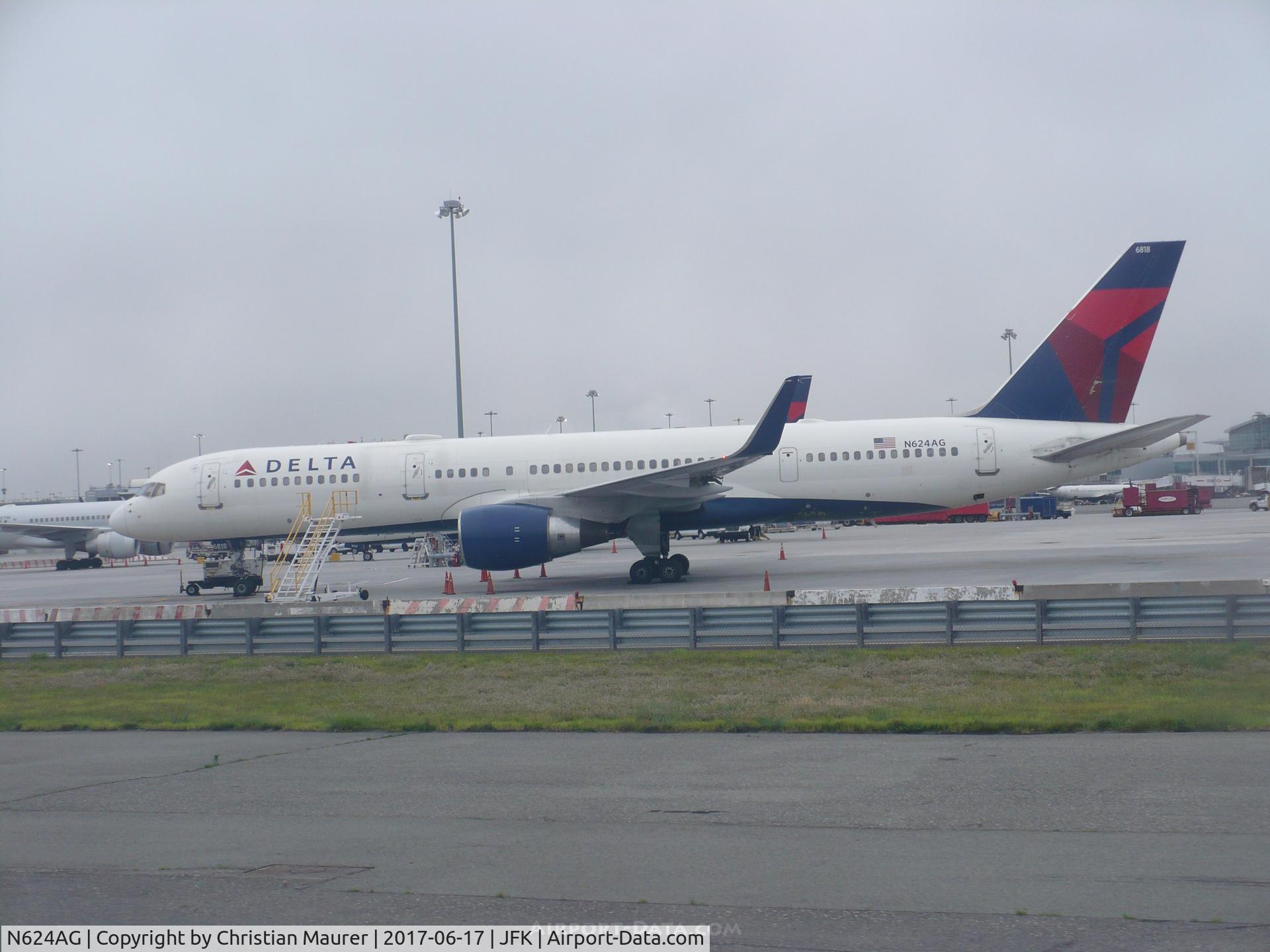 N624AG, 1993 Boeing 757-2Q8 C/N 25624, Boeing 757-200