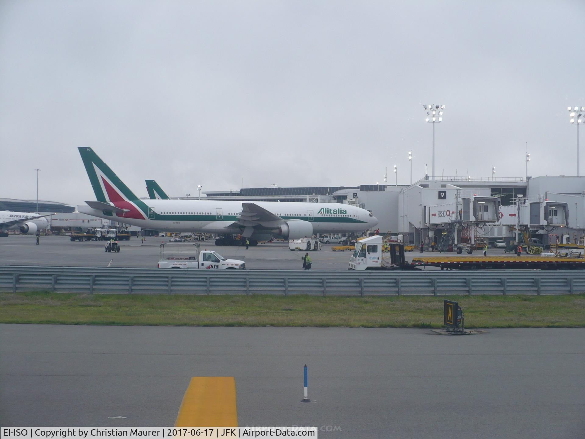 EI-ISO, 2002 Boeing 777-243/ER C/N 32857, Boeing 777-200ER