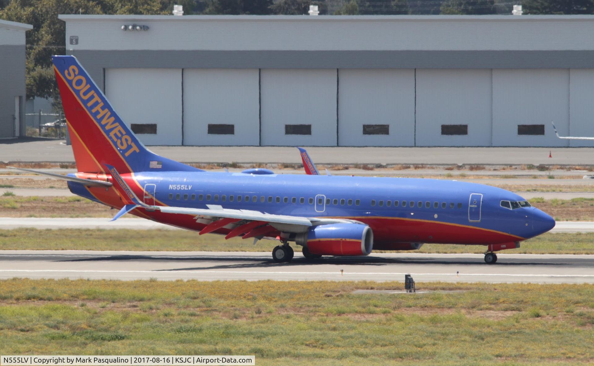 N555LV, 2011 Boeing 737-7BD C/N 36726, Boeing 737-700