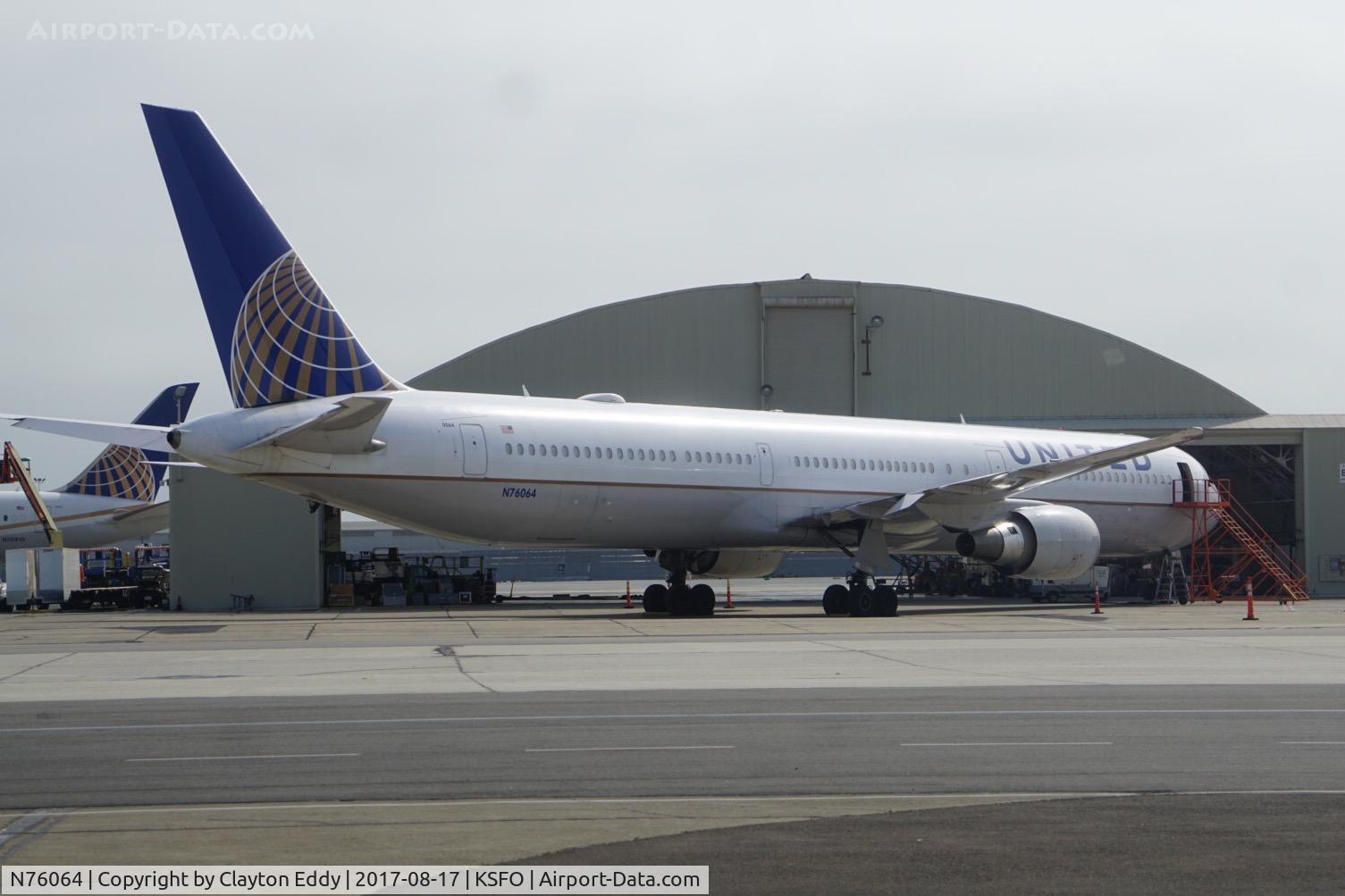N76064, 2002 Boeing 767-424/ER C/N 29459, SFO 2017.