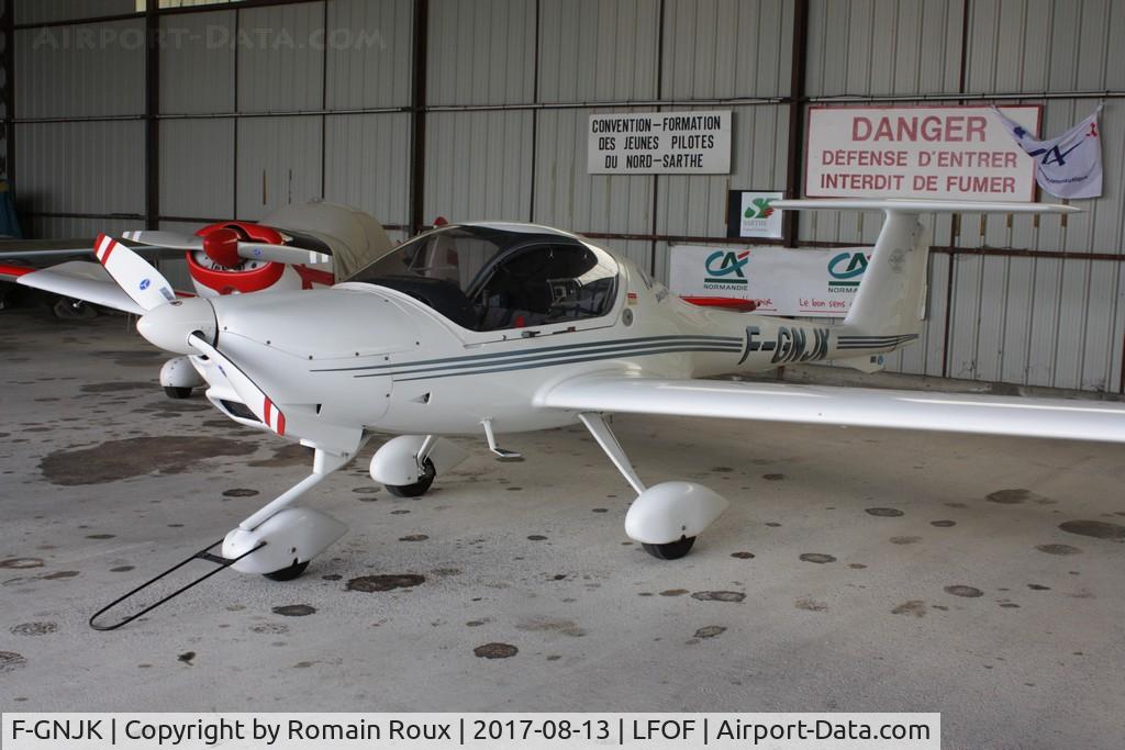 F-GNJK, Diamond DA-20A-1-100 Katana C/N 10072, Parked