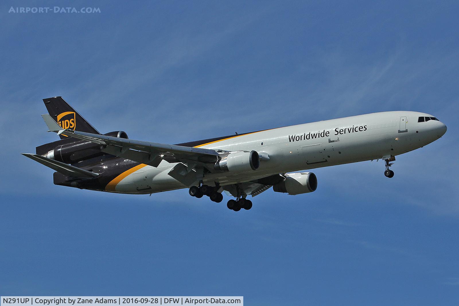 N291UP, 1992 McDonnell Douglas MD-11 C/N 48477, Arriving at DFW Airport