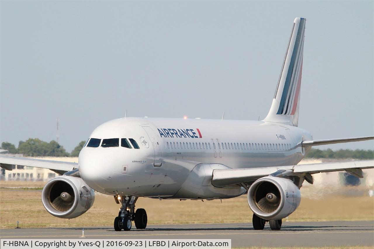F-HBNA, 2010 Airbus A320-214 C/N 4335, Airbus A320-214, Taxiing to holding point Delta rwy 05, Bordeaux Mérignac airport (LFBD-BOD)