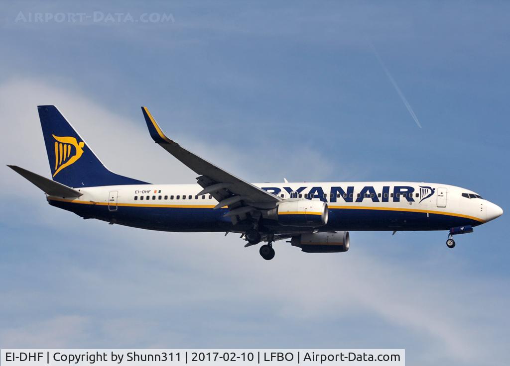 EI-DHF, 2005 Boeing 737-8AS C/N 33575, Landing rwy 14R