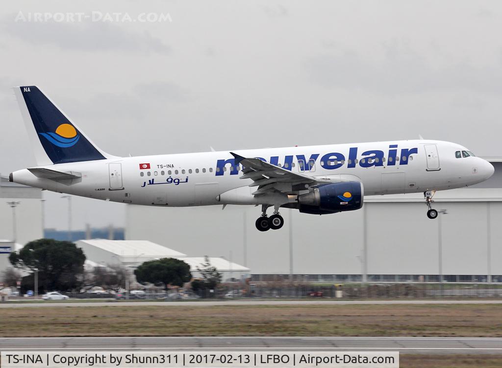 TS-INA, 1999 Airbus A320-214 C/N 1121, Landing rwy 14R in modified new c/s