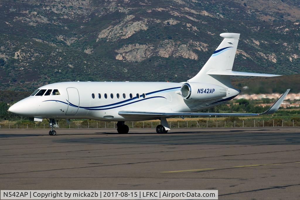 N542AP, 2006 Dassault Falcon 2000LX C/N 89, Taxiing