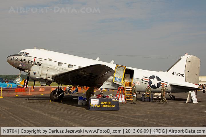 N8704, 1944 Douglas DC3C-S4C4G (TC-47B-30-DK) C/N 33048, Douglas DC-3C-S4C4G 