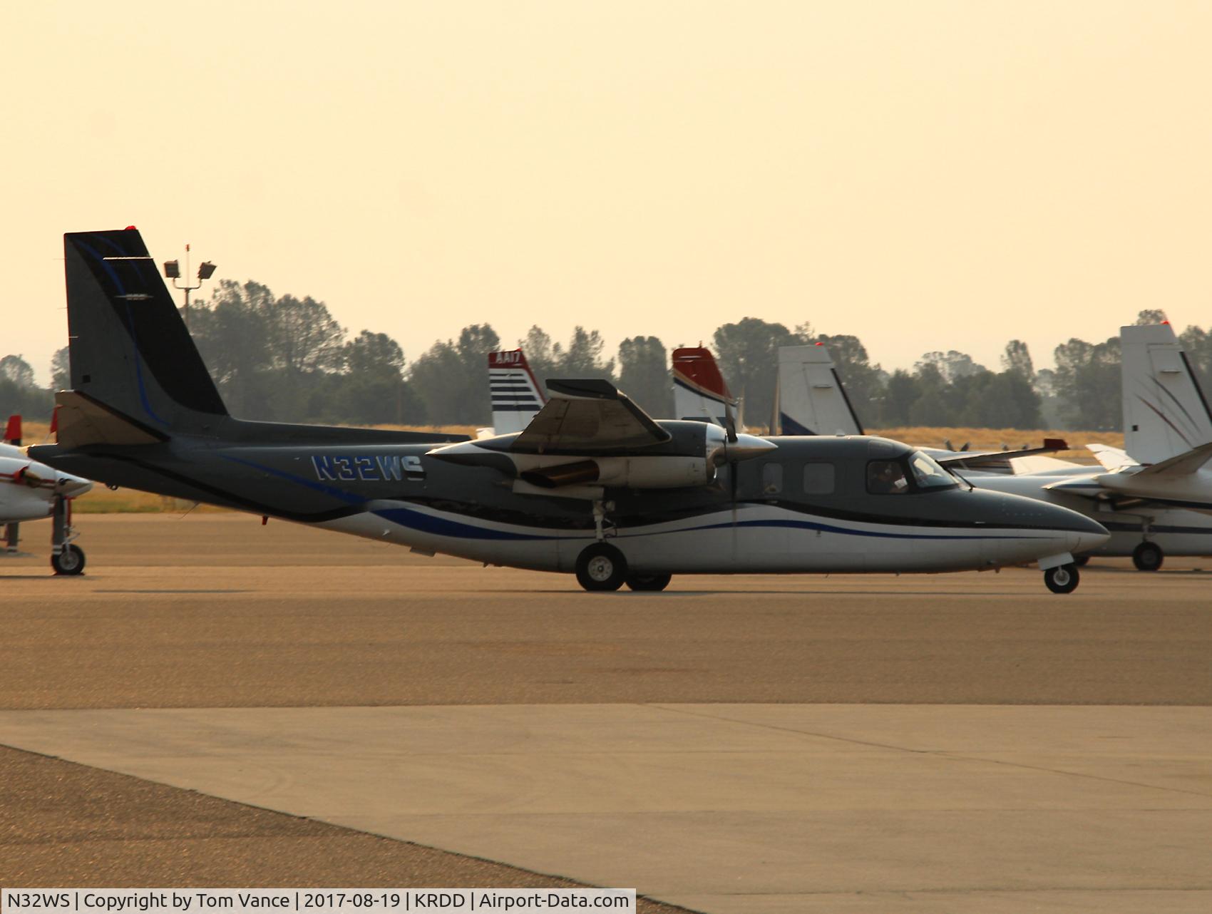 N32WS, 1976 Rockwell International 690A Turbo Commander C/N 11339, 1976 Rockwell International 690A C/N 11339 at Redding on taxi to the main runway on a smoky Aug 19th, 2017.