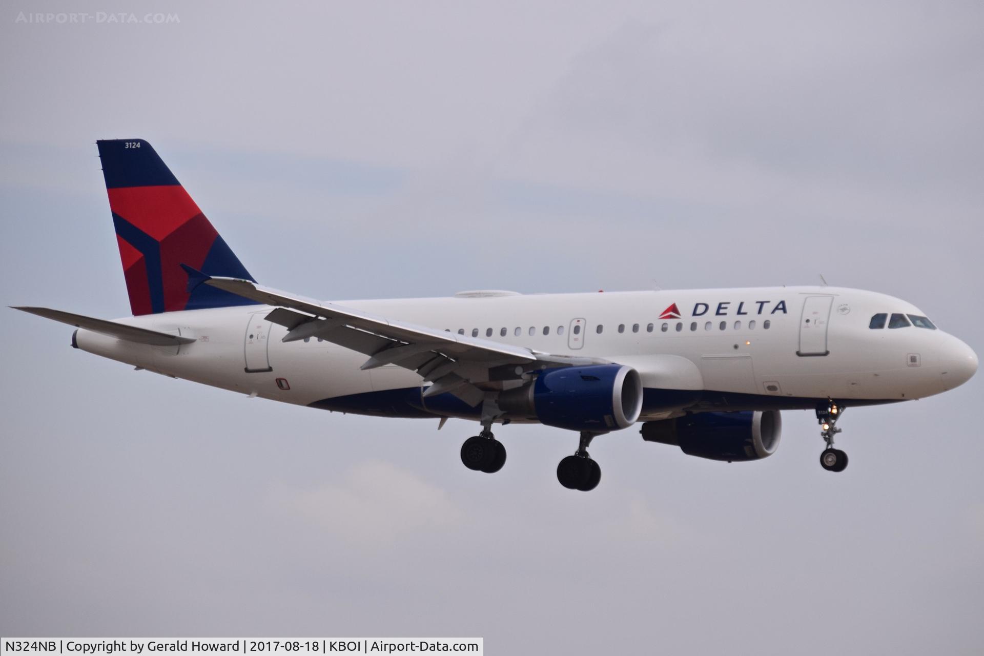 N324NB, 2001 Airbus A319-114 C/N 1456, Landing RWY 28L.
