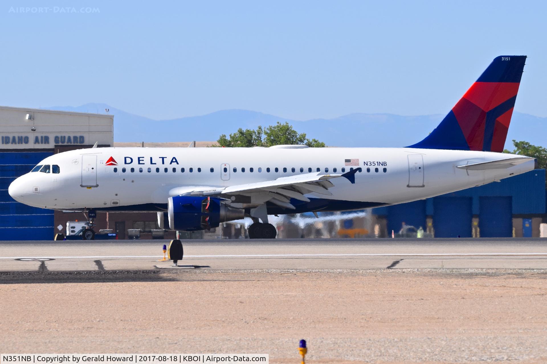 N351NB, 2002 Airbus A319-114 C/N 1820, Landing roll out on RWY 10L.