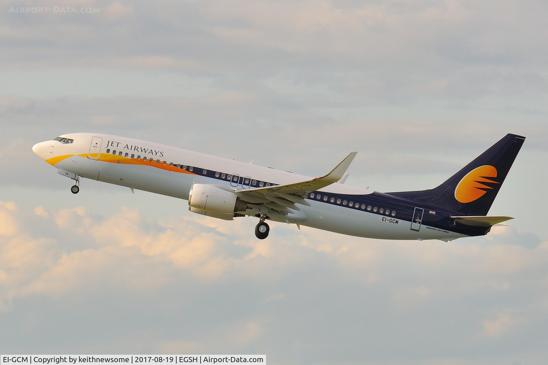 EI-GCM, 2008 Boeing 737-86Q C/N 40233, Formerly A6-FDC leaving for Shannon as EI-GCM.