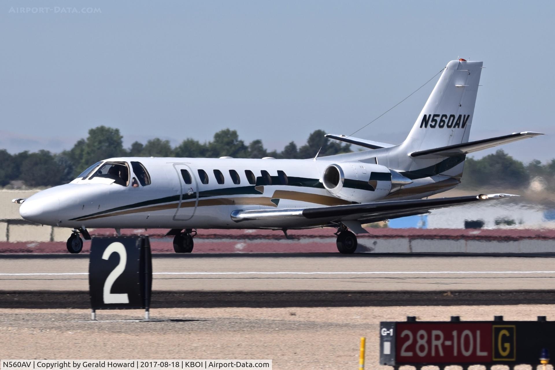 N560AV, 1995 Cessna 560 Citation Ultra C/N 560-0321, Take off roll on RWY 10L.