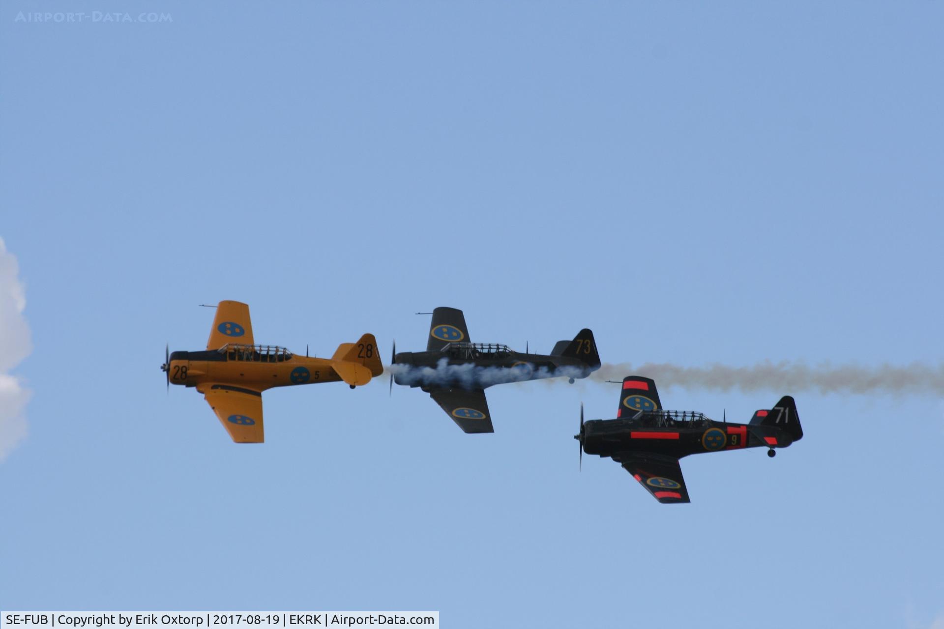 SE-FUB, 1943 Noorduyn Sk.16A Harvard C/N 14-725, SE-FUB together with two other Harvards at the 