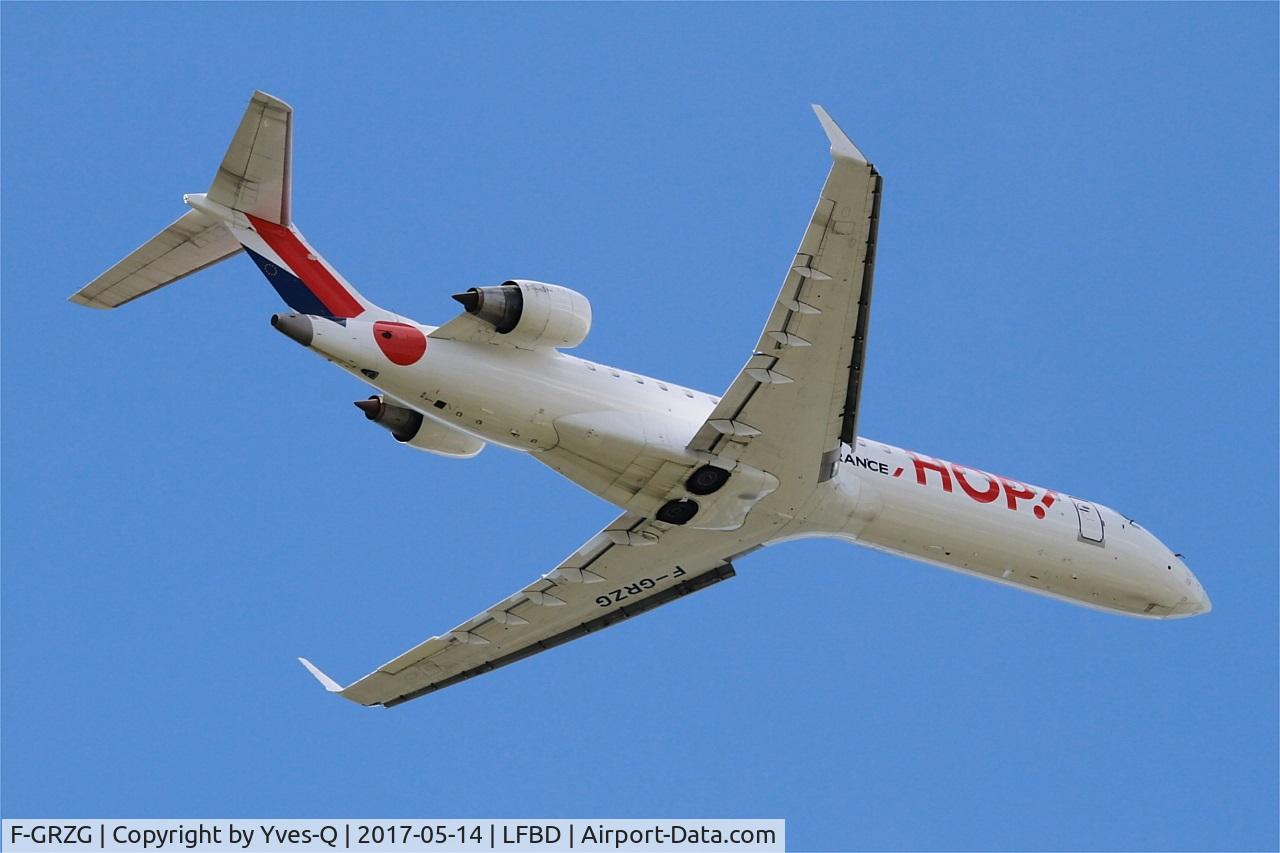 F-GRZG, 2002 Bombardier CRJ-701 (CL-600-2C10) Regional Jet C/N 10037, Bombardier CRJ-701, Take off rwy 05, Bordeaux-Mérignac airport (LFBD-BOD)