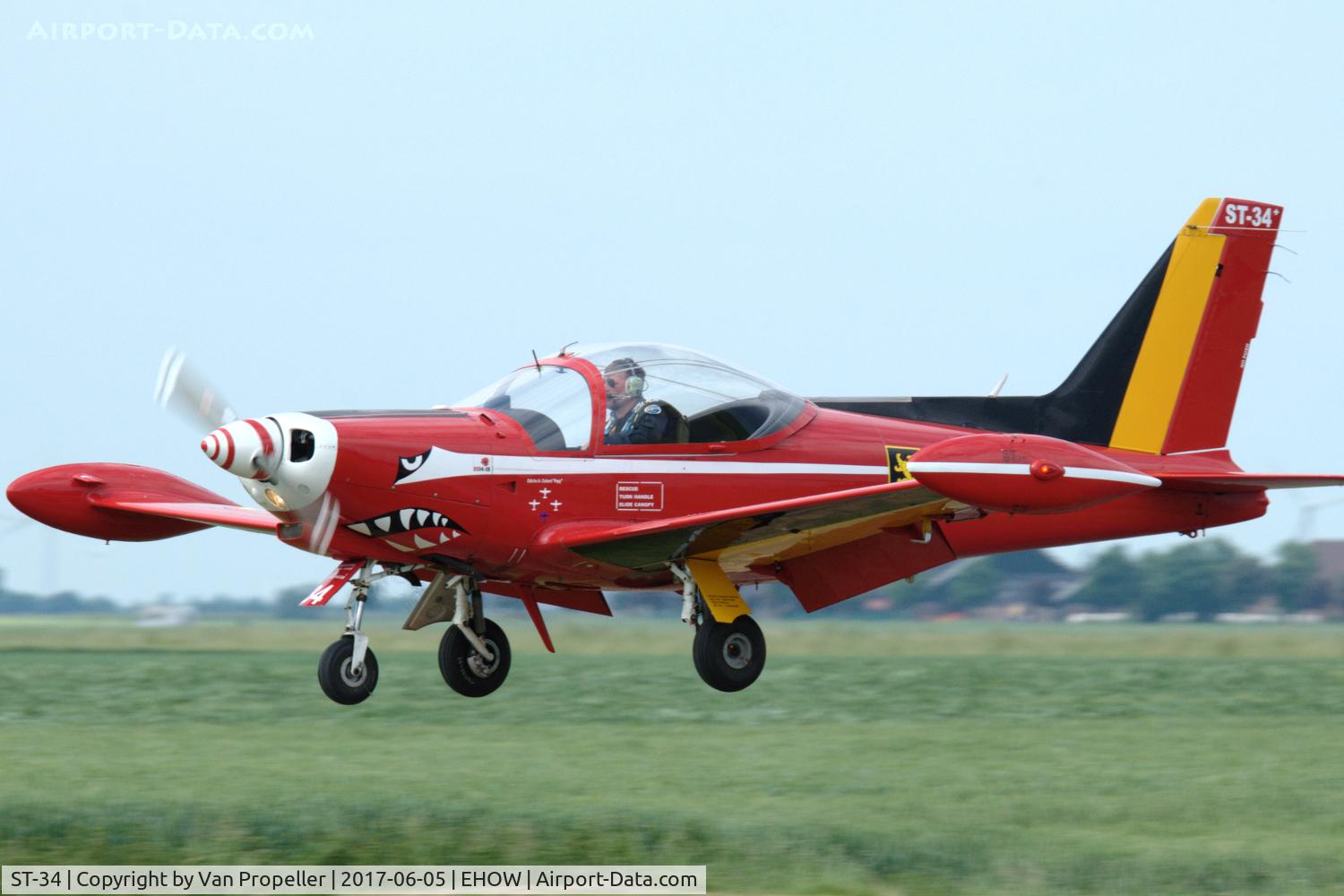 ST-34, SIAI-Marchetti SF-260MB C/N 10-34, SIAI-Marchetti SF.260M+ of the Belgian Air Force Red Devils demo team landing at Oostwold airfield, the Netherlands