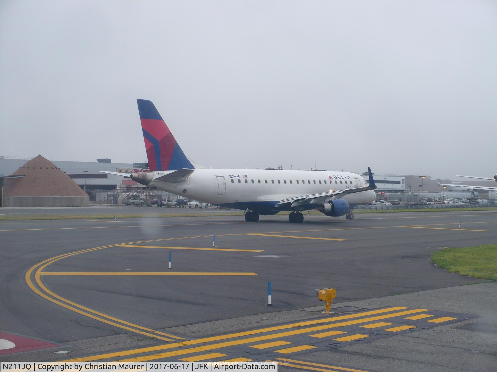 N211JQ, 2008 Embraer 175LR (ERJ-170-200LR) C/N 17000261, ERJ-170LR