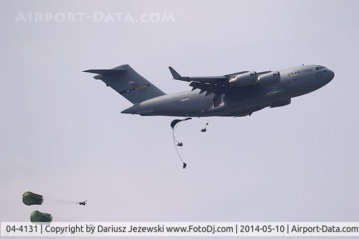 04-4131, 2004 Boeing C-17A Globemaster III C/N P-131, C-17A Globemaster 04-4131  dropping 20 parachuters