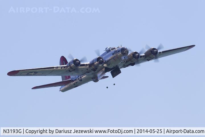 N3193G, 1944 Boeing B-17G Flying Fortress C/N 77255, Boeing B-17G Flying Fortress watermelons bombing run