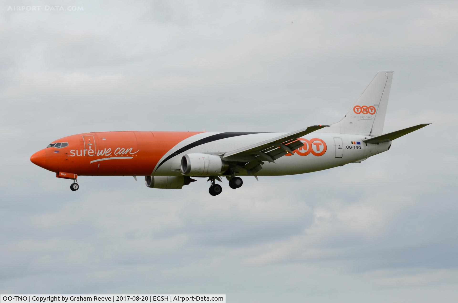 OO-TNO, 1997 Boeing 737-49R C/N 28881, Landing at Norwich.