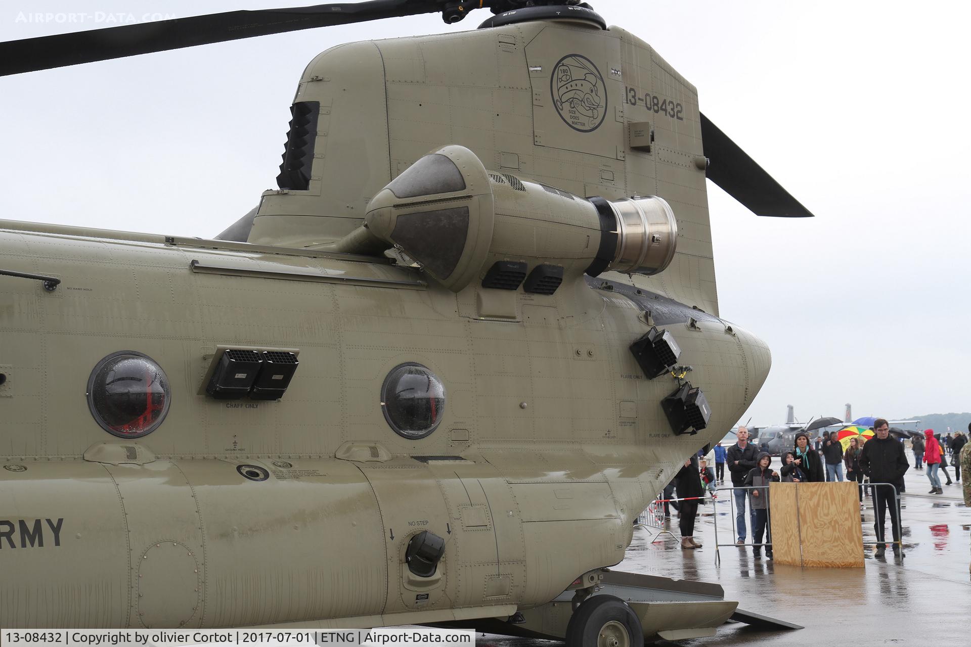 13-08432, Boeing CH-47F Chinook C/N M.8432, note the insigna on the tail