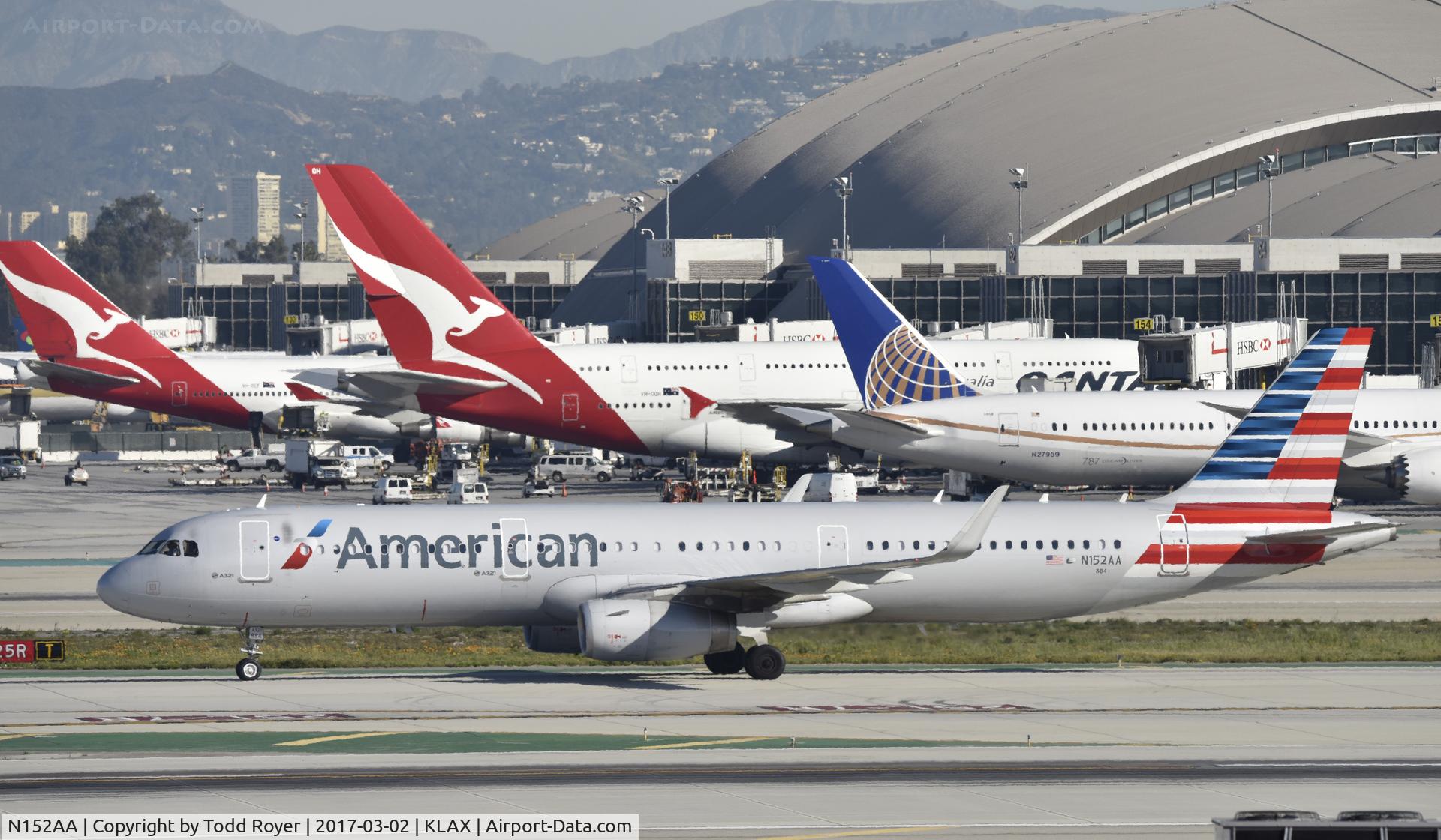 N152AA, 2015 Airbus A321-231 C/N 6887, Arrived at LAX on 25L