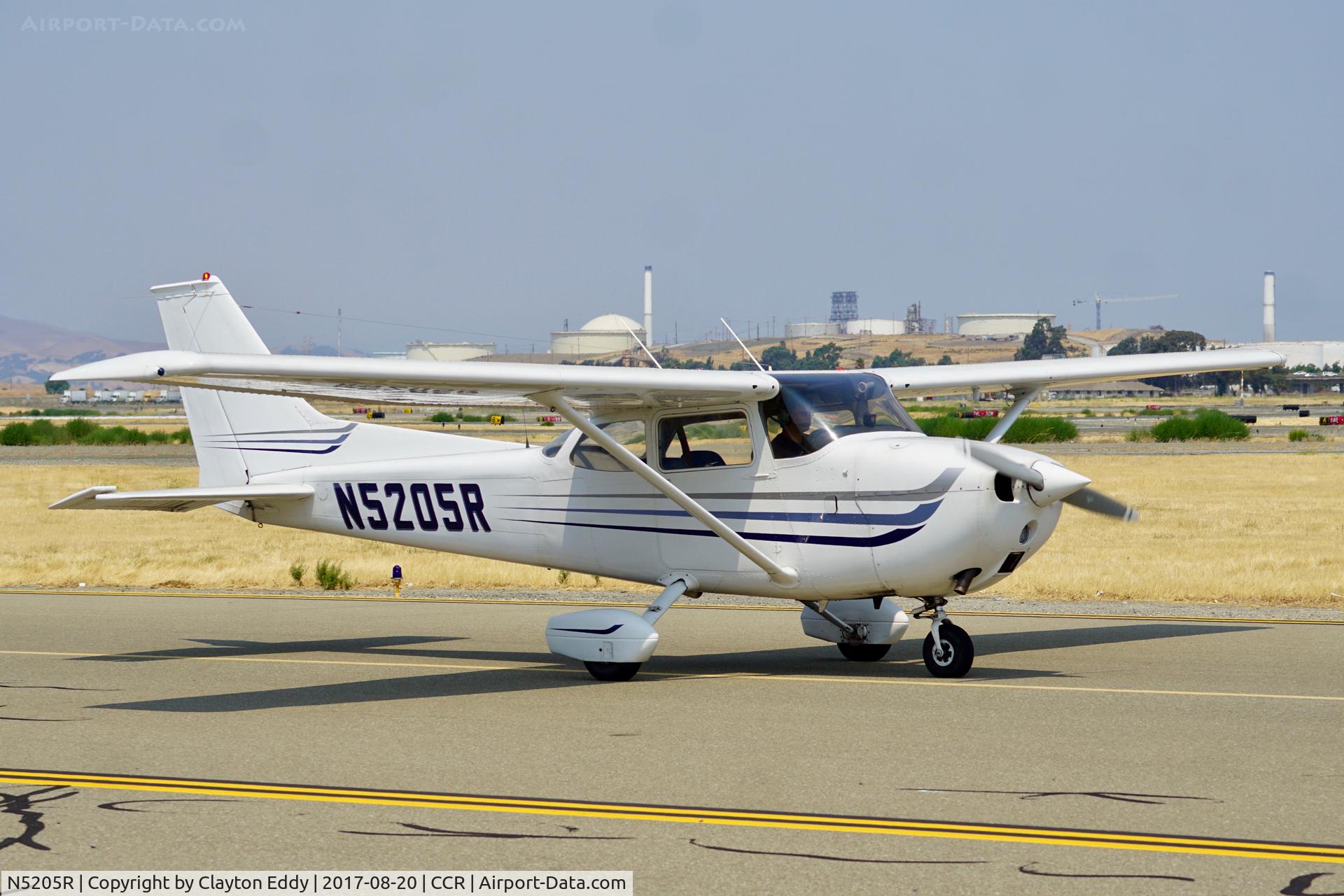 N5205R, 1974 Cessna 172M C/N 17263422, Buchanan Field Concord California. 2017.