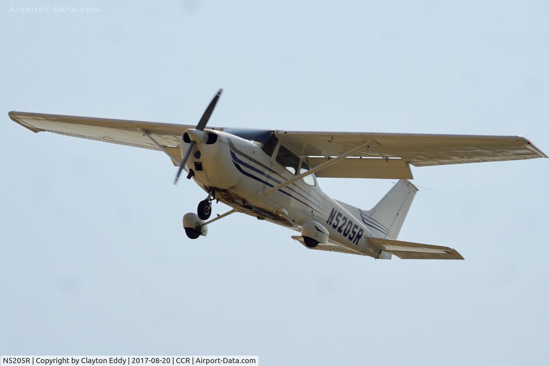 N5205R, 1974 Cessna 172M C/N 17263422, Buchanan Field Concord California. 2017.