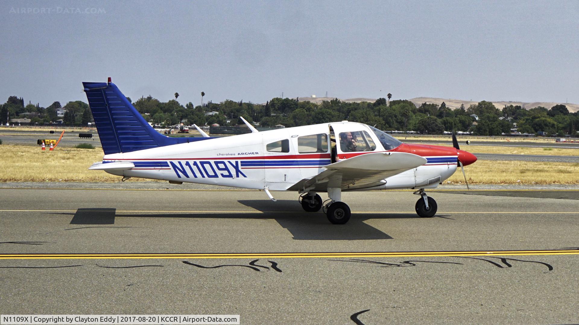 N1109X, 1975 Piper PA-28-180 Cherokee C/N 28-7505211, Buchanan Field Concord California. 2017.