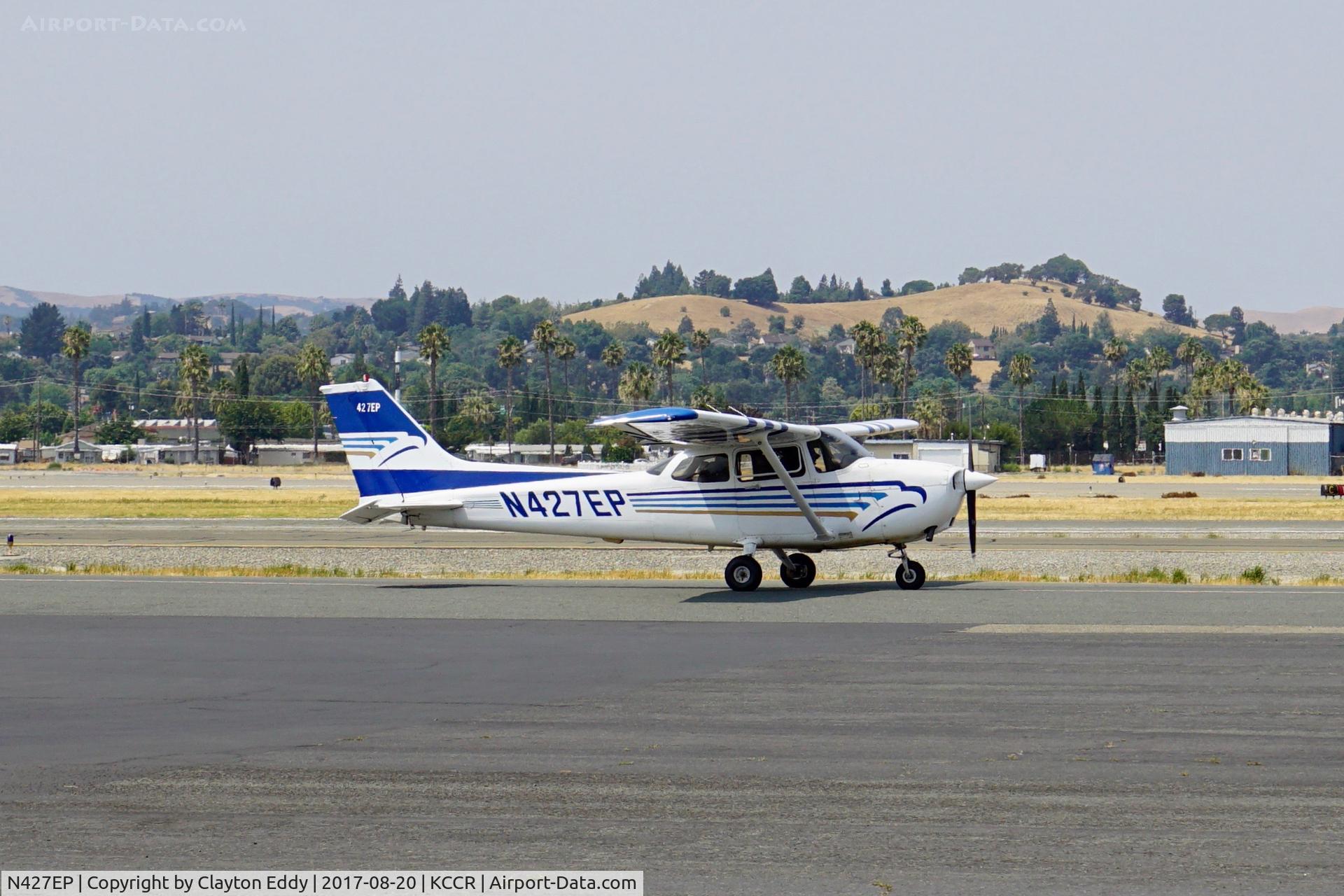 N427EP, 1998 Cessna 172R C/N 17280606, Buchanan Field Concord California. 2017.