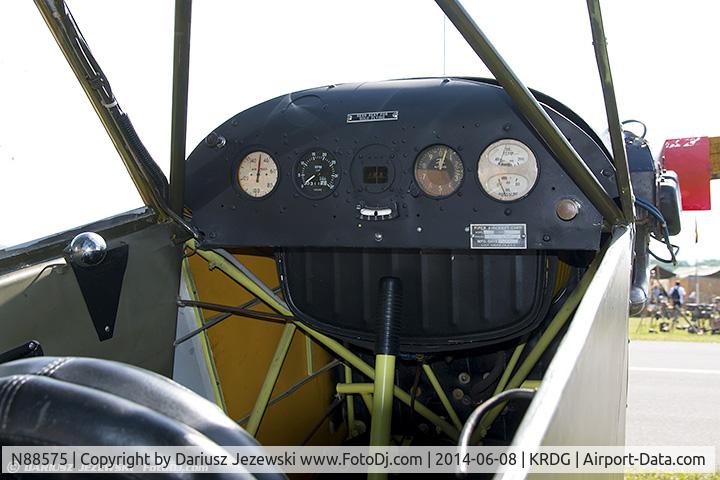 N88575, 1946 Piper J3C-65 Cub Cub C/N 16200, Cockpit of Piper J3C-65 Cub 