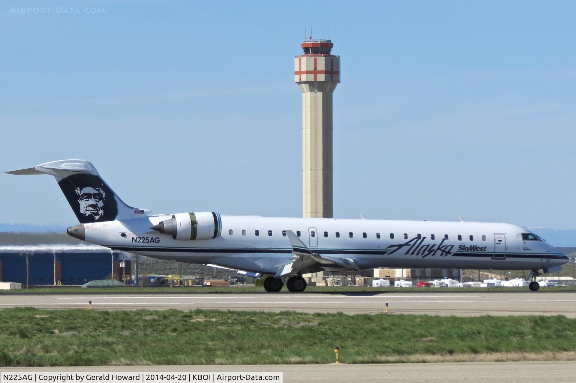 N225AG, 2001 Canadair CRJ-701ER (CL-600-2C10) Regional Jet C/N 10033, Landing RWY 28R.