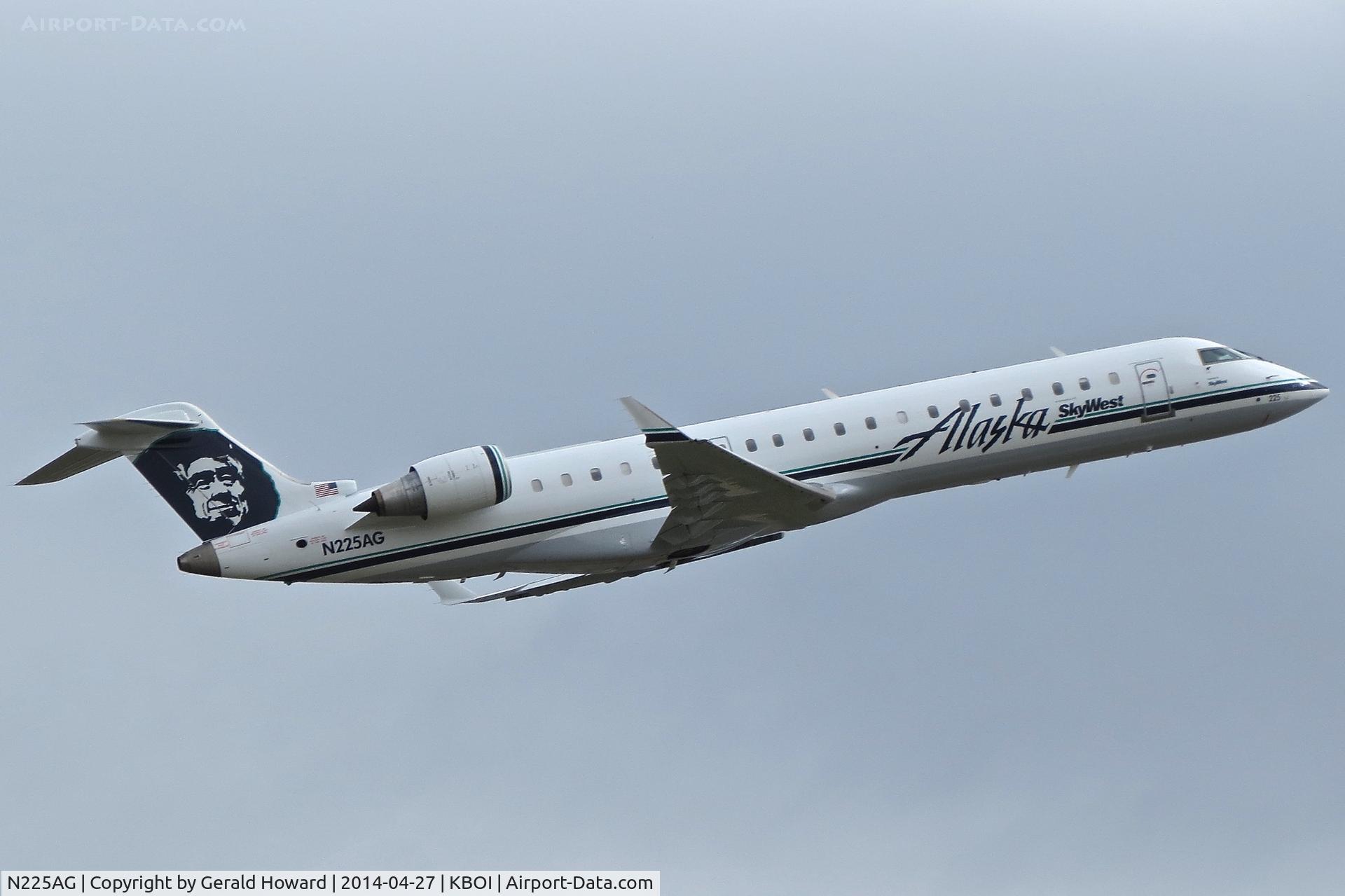 N225AG, 2001 Canadair CRJ-701ER (CL-600-2C10) Regional Jet C/N 10033, Departing RWY 28R.
