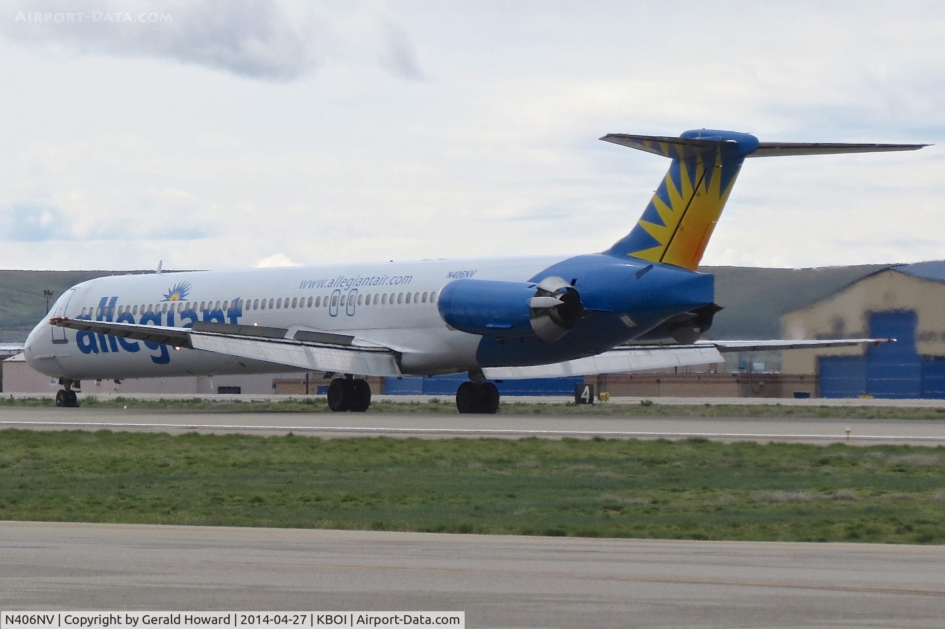 N406NV, 1990 McDonnell Douglas MD-83 (DC-9-83) C/N 49900, Landing roll out on RWY 10L.