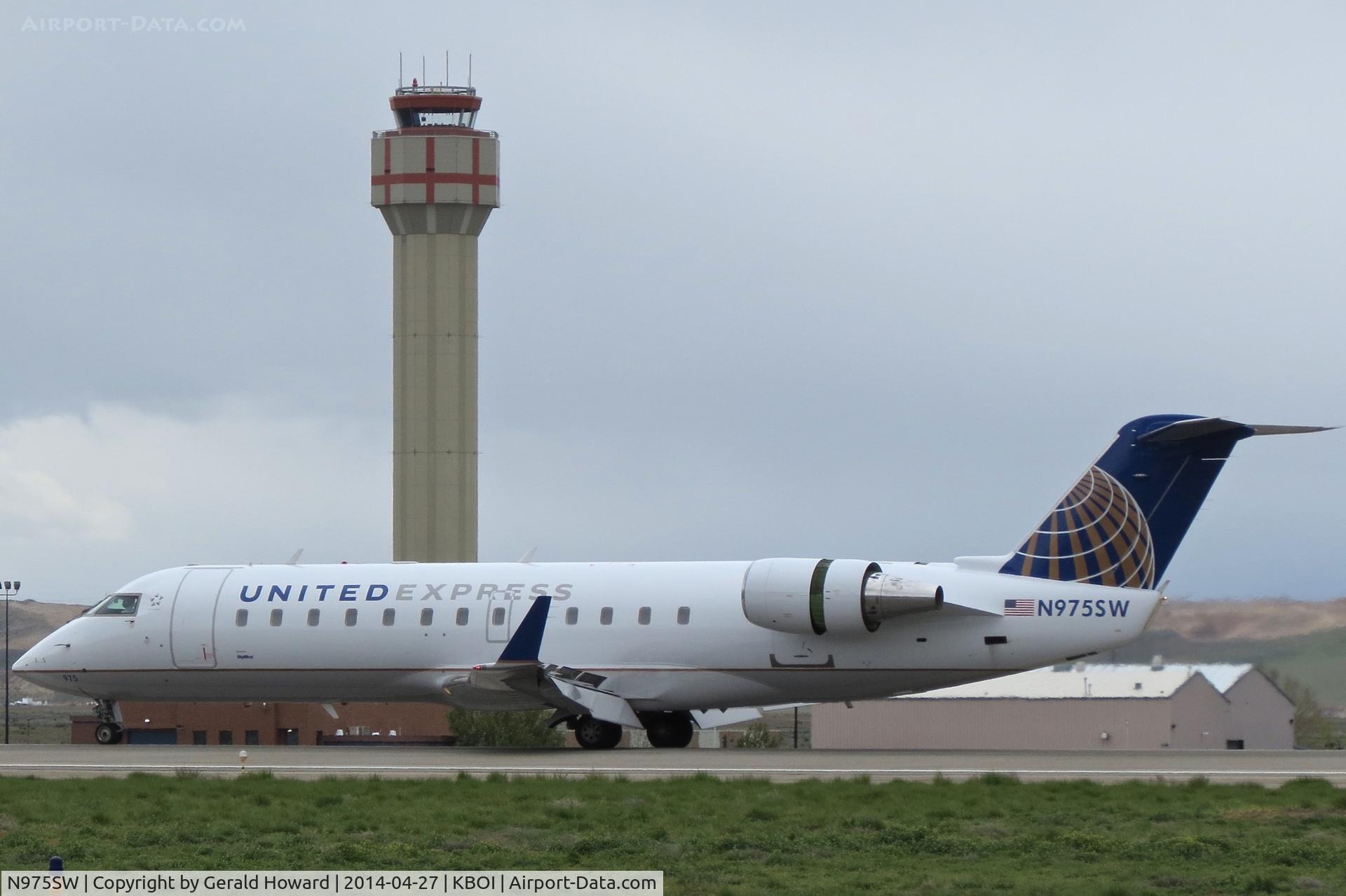 N975SW, 2004 Bombardier CRJ-200ER (CL-600-2B19) C/N 7951, Landing roll out on RWY 10L.