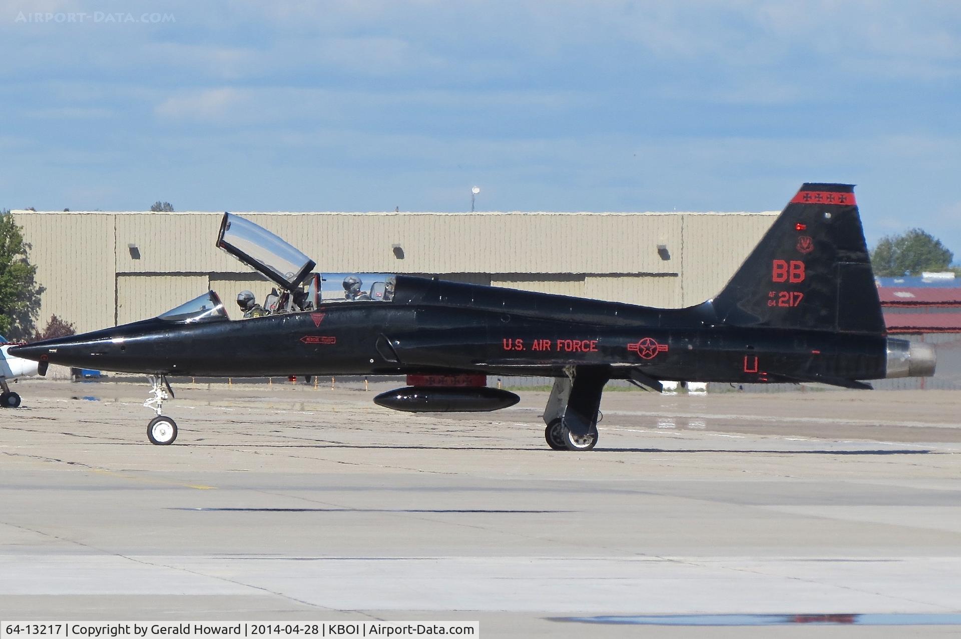 64-13217, 1964 Northrop T-38A Talon C/N N.5646, Starting to taxi off the south GA ramp. 9th Recon Wing, Beale AFB, CA.