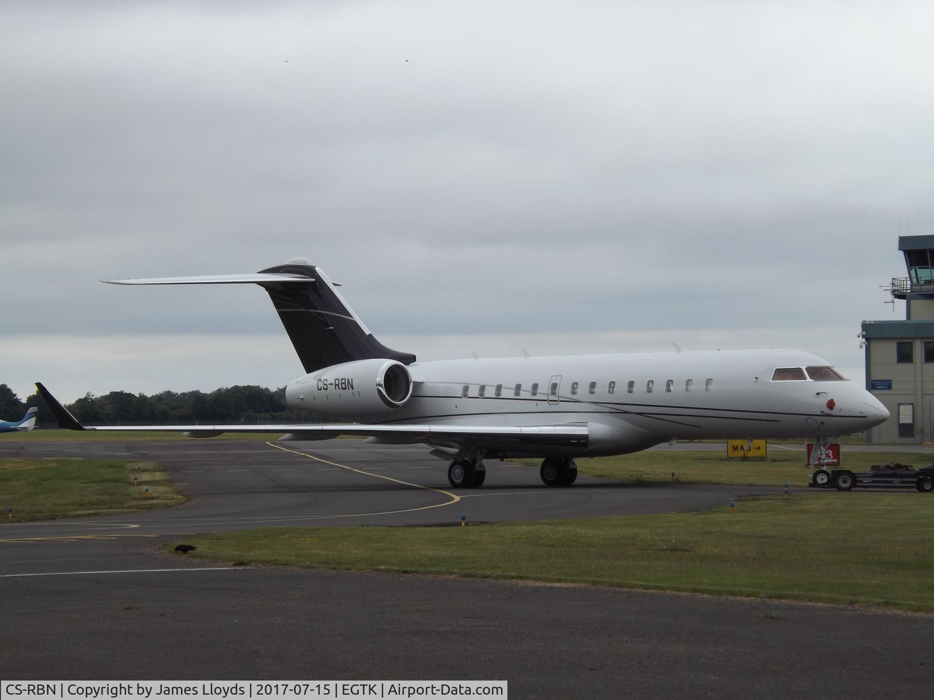CS-RBN, 2001 Bombardier BD-700-1A10 Global Express C/N 9083, Being Takeing to Hanger 14 at Oxford Airport.