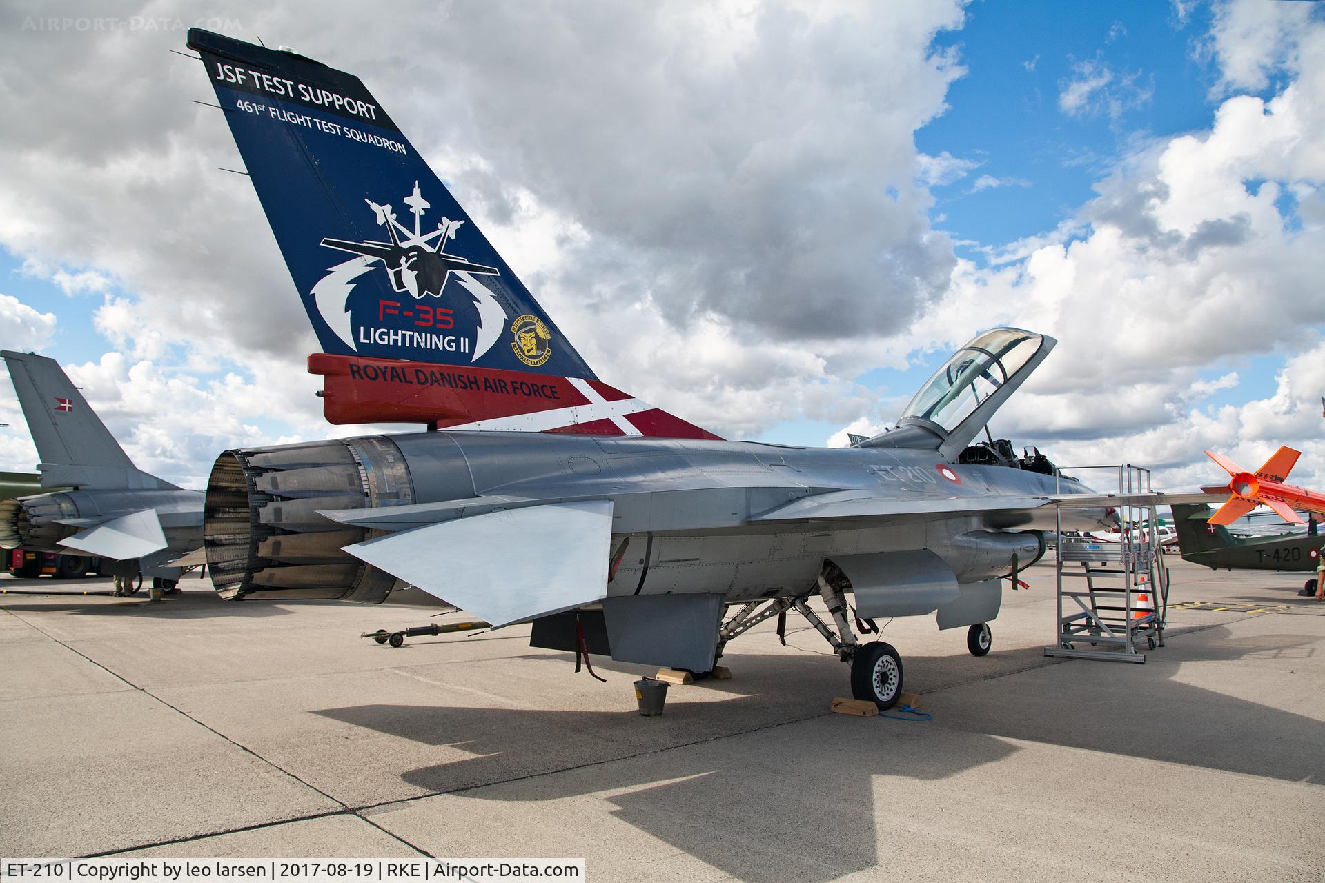 ET-210, 1981 SABCA F-16B Fighting Falcon C/N 6G-7, Roskilde Air Show 19.8.2017