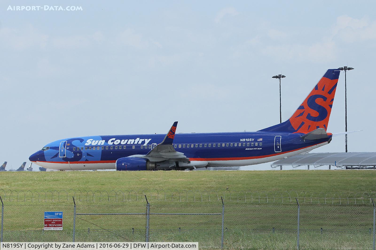 N819SY, 2006 Boeing 737-86N C/N 34254, At DFW Airport