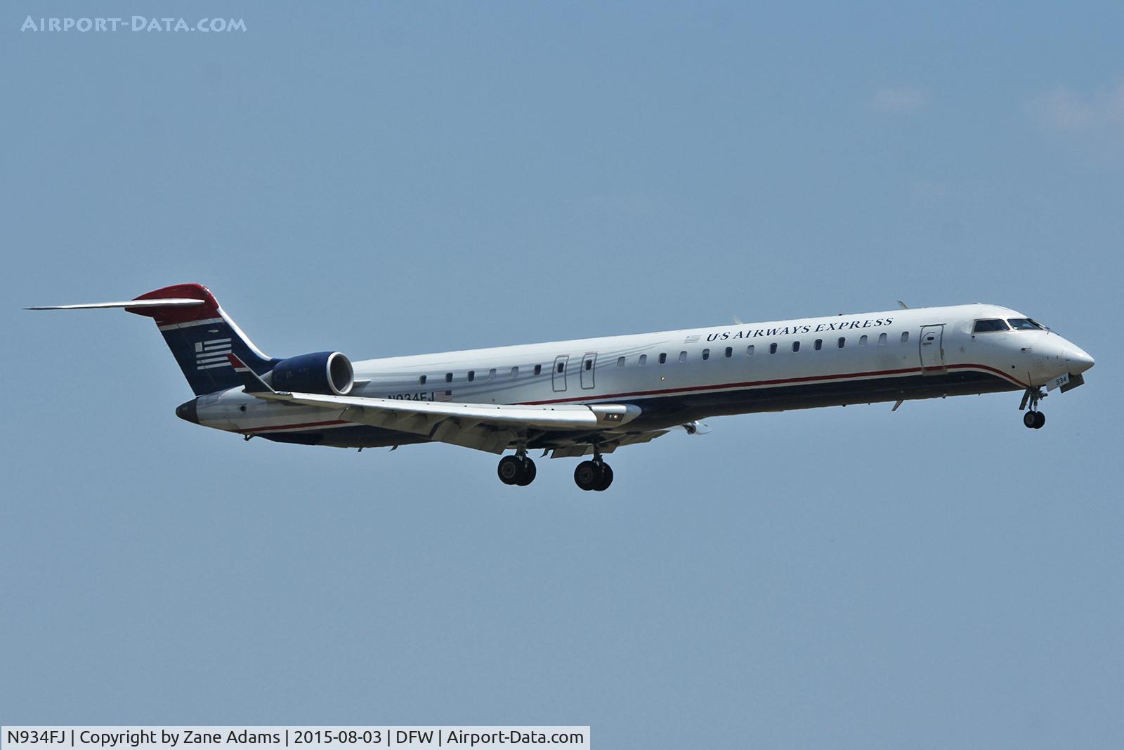 N934FJ, 2005 Bombardier CRJ-900ER (CL-600-2D24) C/N 15034, Arriving at DFW Airport