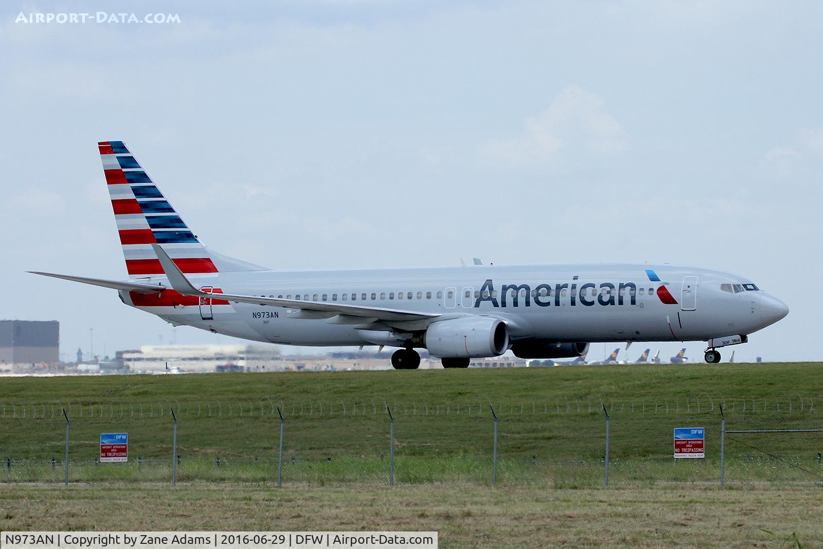 N973AN, 2001 Boeing 737-823 C/N 29548, Arriving at DFW Airport