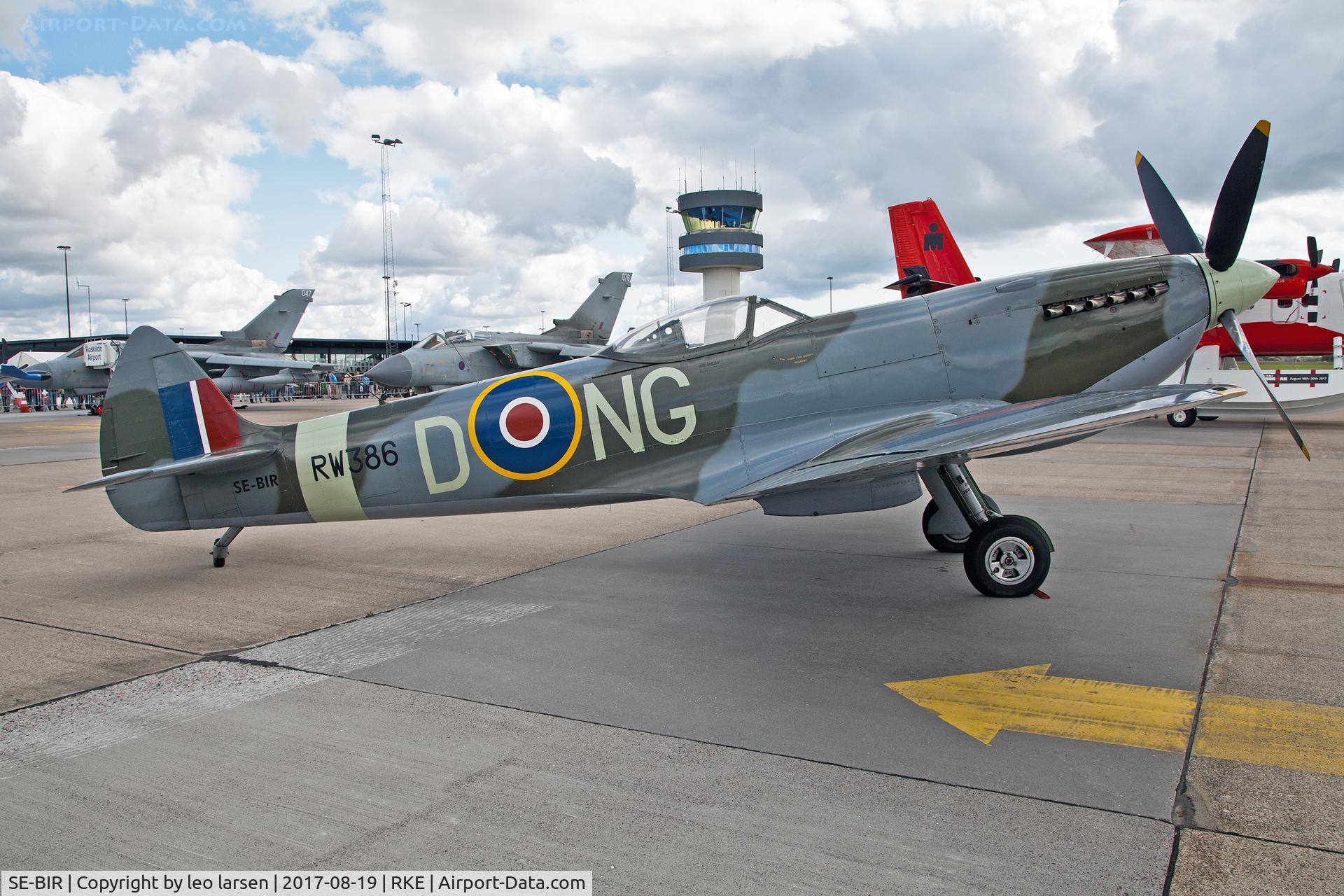 SE-BIR, 1945 Supermarine 361 Spitfire LF.XVIe C/N CBAF.IX.4644, Roskilde Air Show 19.8.2017