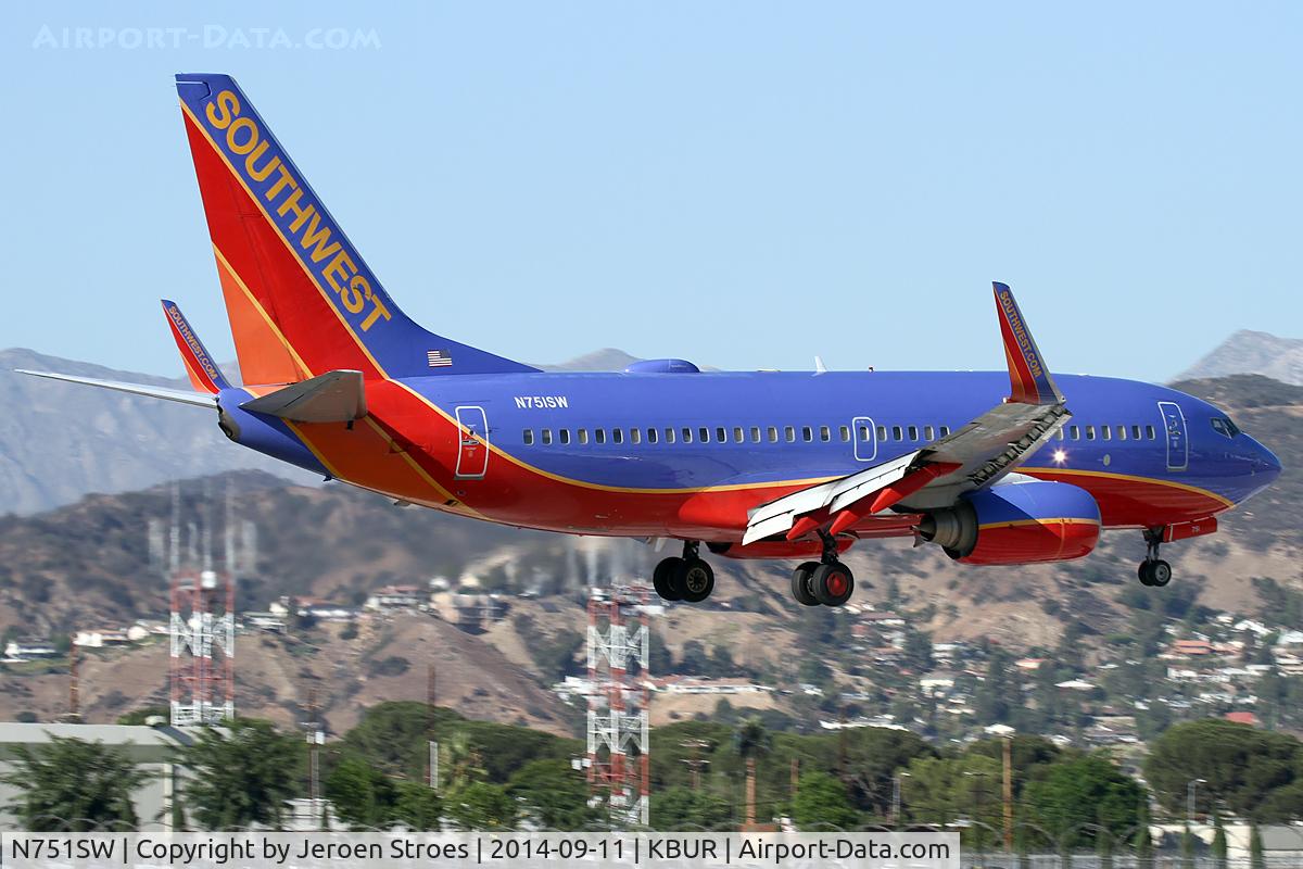 N751SW, 1999 Boeing 737-7H4 C/N 29803, KBUR